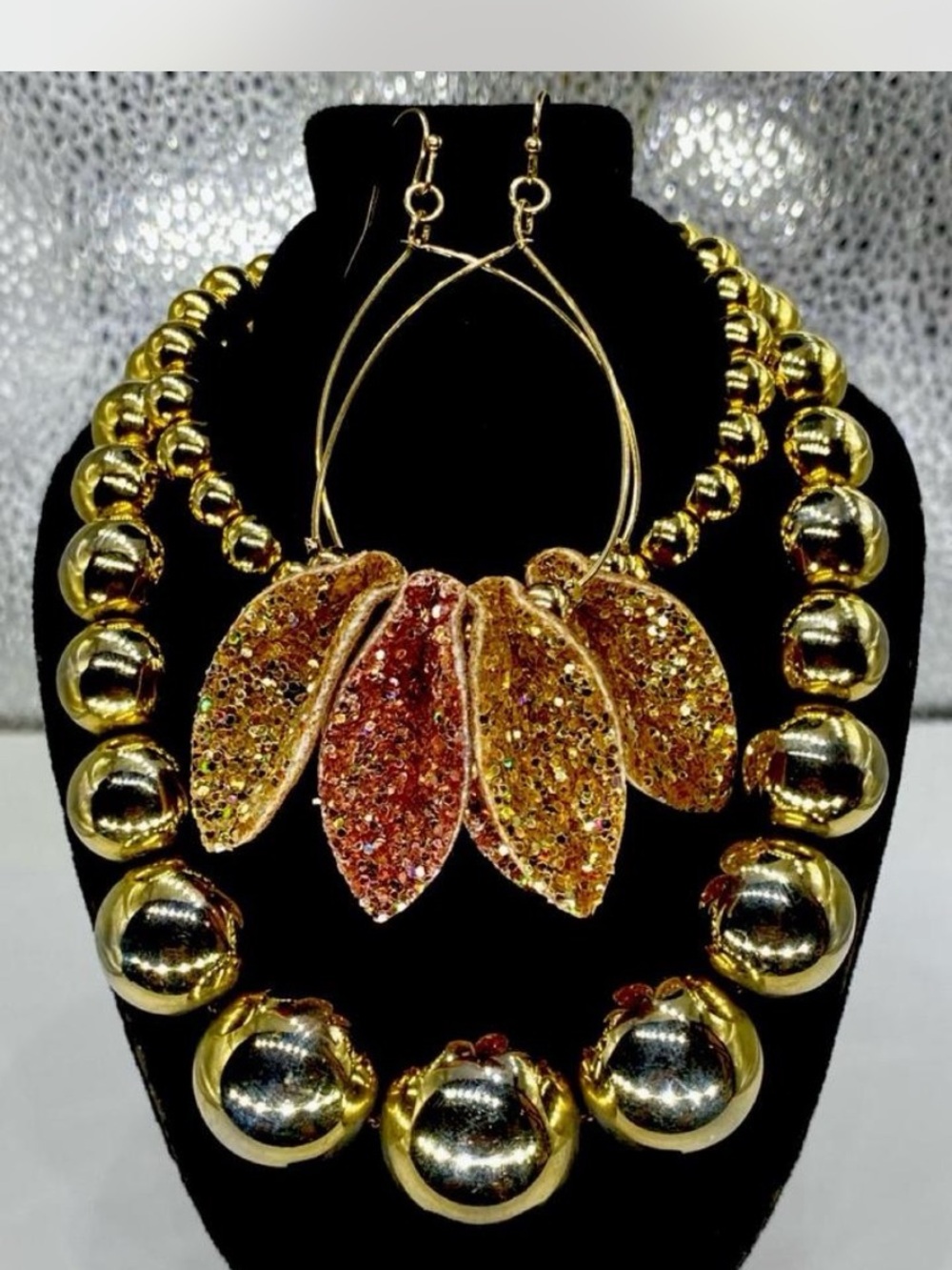 Ladies *** Vintage *** Statement Necklace / Earrings ^^^ Goldtone Hardwear *^*